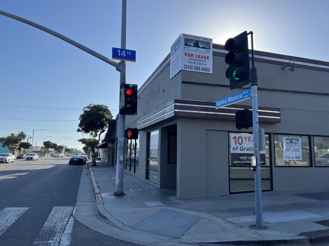 Truxton’s Closes Santa Monica Location SM Mirror